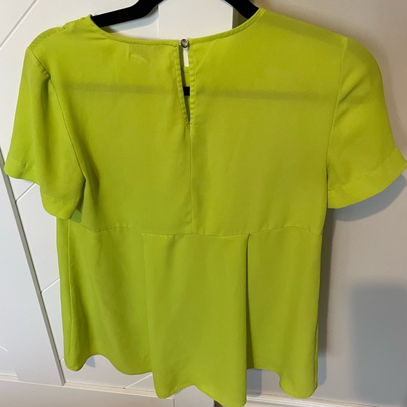 Vince Camuto Green Top - Picture 2 of 5